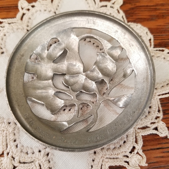 Vintage Elegant 1990s Floral Pewter Boudoir Glass Powder Jar - Picture 6 of 15